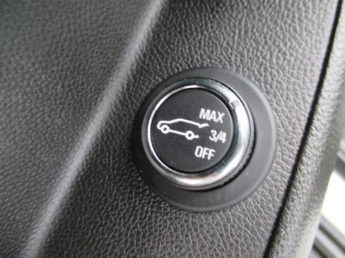 Used 2023 Chevrolet Traverse RS AWD/4WD image 16