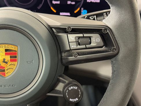 Used 2022 Porsche Taycan image 23
