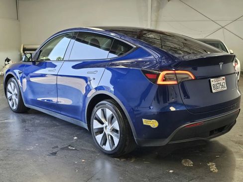 Used 2021 Tesla Model Y Long Range AWD/4WD image 2