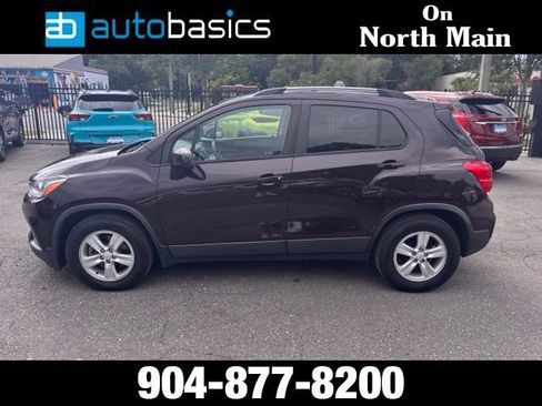 Used 2021 Chevrolet Trax LT FWD image 2