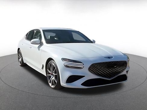Used 2025 Genesis G70 2.5T image 3
