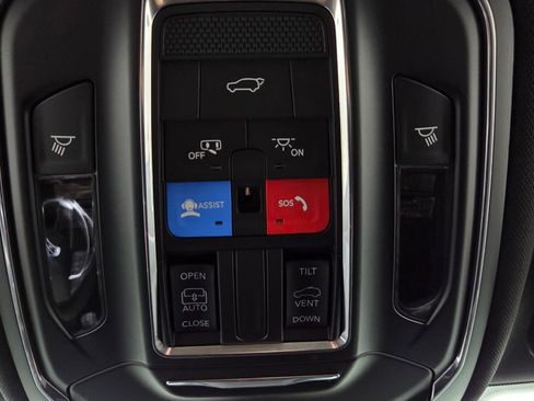 New 2025 Jeep Grand Cherokee Altitude image 26