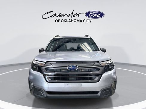 Used 2025 Subaru Forester Premium AWD/4WD image 3