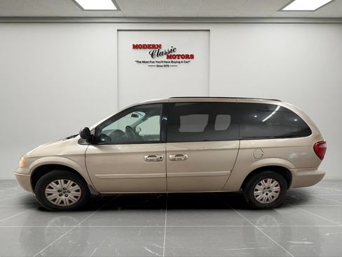 Used 2007 Chrysler Town & Country LX w/ Popular Equipment Group II FWD image 2