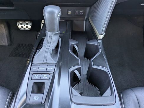 Used 2025 Toyota Camry SE image 16