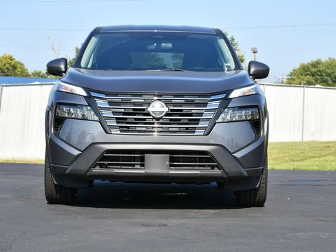 Used 2024 Nissan Rogue SV AWD/4WD image 2