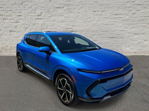 Used 2025 Chevrolet Equinox EV LT w/ Convenience Package image 7