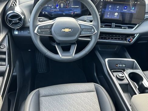 New 2026 Chevrolet Equinox LT w/ Convenience Package II image 8