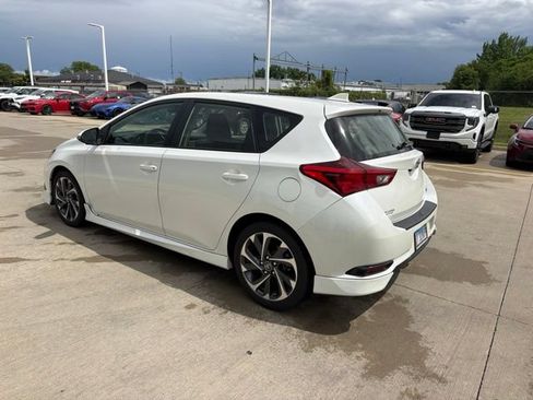 Used 2018 Toyota Corolla iM w/ All-Weather Mat Package FWD image 3