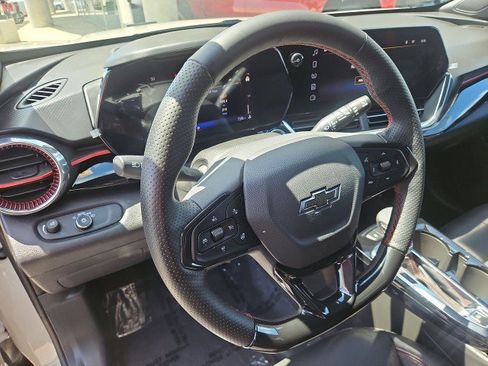 Used 2026 Chevrolet Trax RS FWD image 11