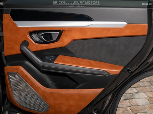 Used 2019 Lamborghini Urus AWD/4WD image 18