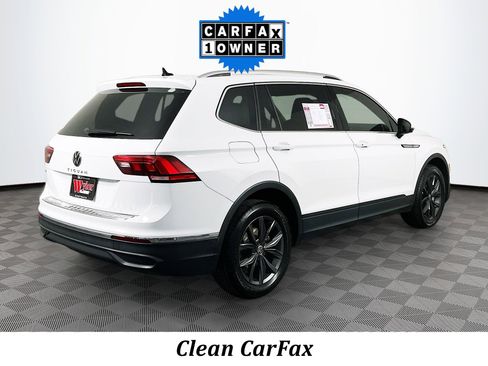 Used 2022 Volkswagen Tiguan SE w/ Panoramic Sunroof Package image 3