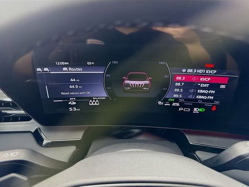 Used 2025 Audi Q6 e-tron Premium Plus image 34