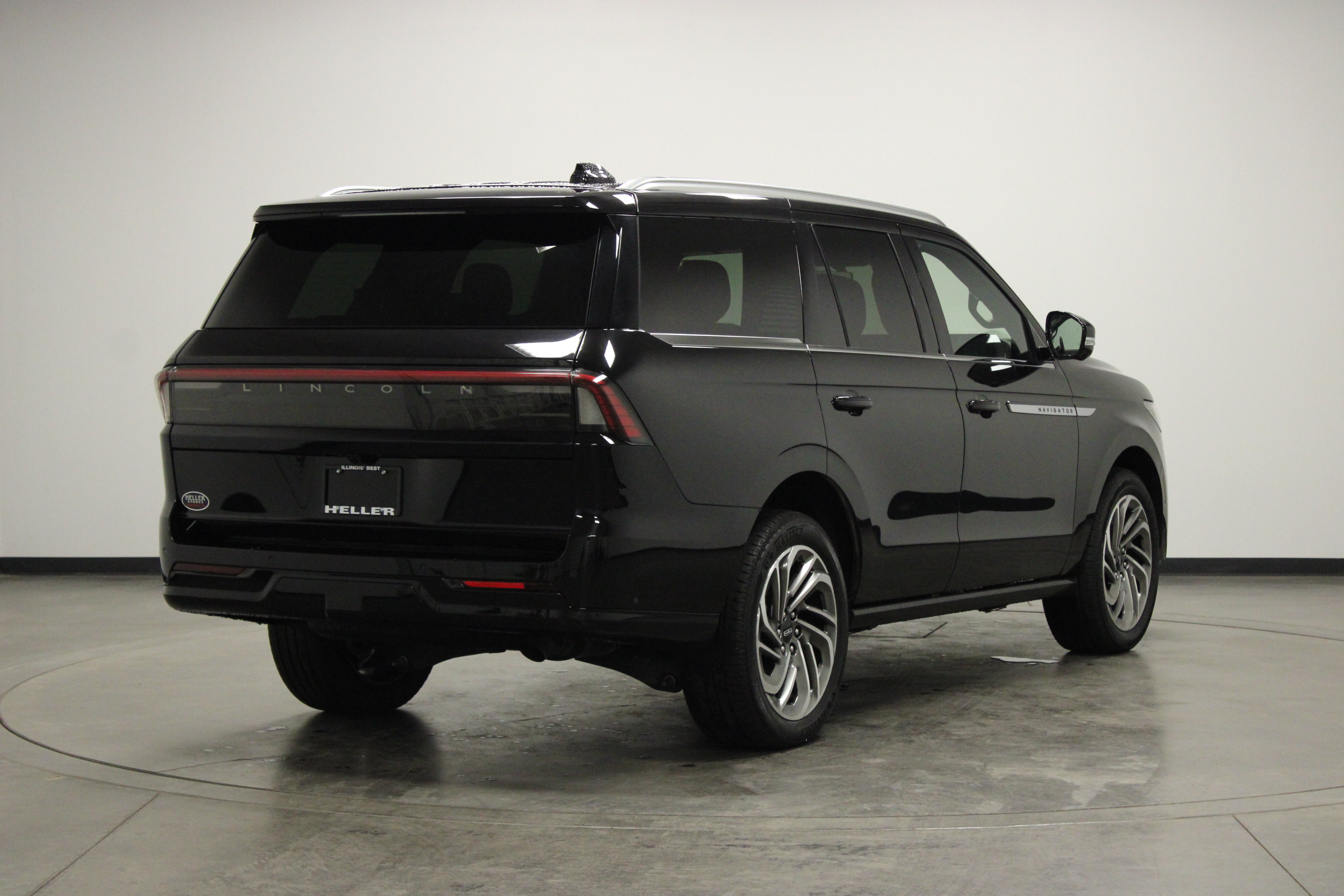 Used 2025 Lincoln Navigator Reserve AWD/4WD image 8