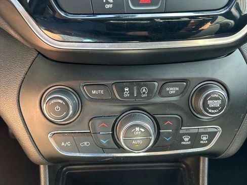 Certified 2019 Jeep Cherokee Limited AWD/4WD image 24