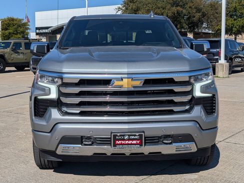 Used 2025 Chevrolet Silverado 1500 High Country AWD/4WD image 6