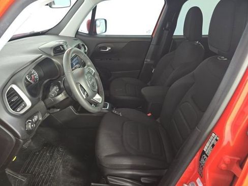 Used 2018 Jeep Renegade Latitude image 6