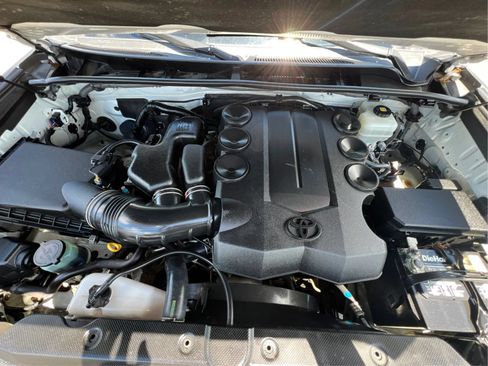 Used 2018 Toyota 4Runner TRD Off-Road AWD/4WD image 28