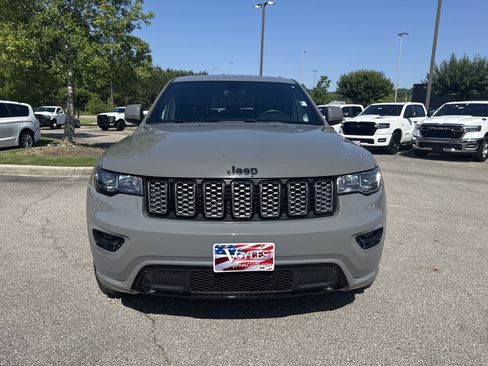 Used 2021 Jeep Grand Cherokee Laredo X AWD/4WD image 2
