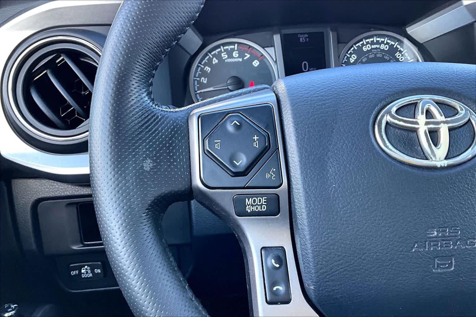 Used 2017 Toyota Tacoma SR5 w/ Tow Package RWD image 21