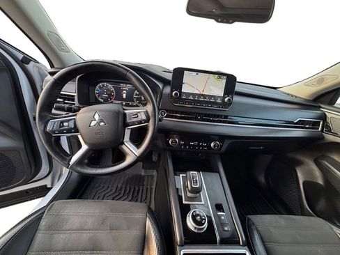 Used 2024 Mitsubishi Outlander SE FWD image 17