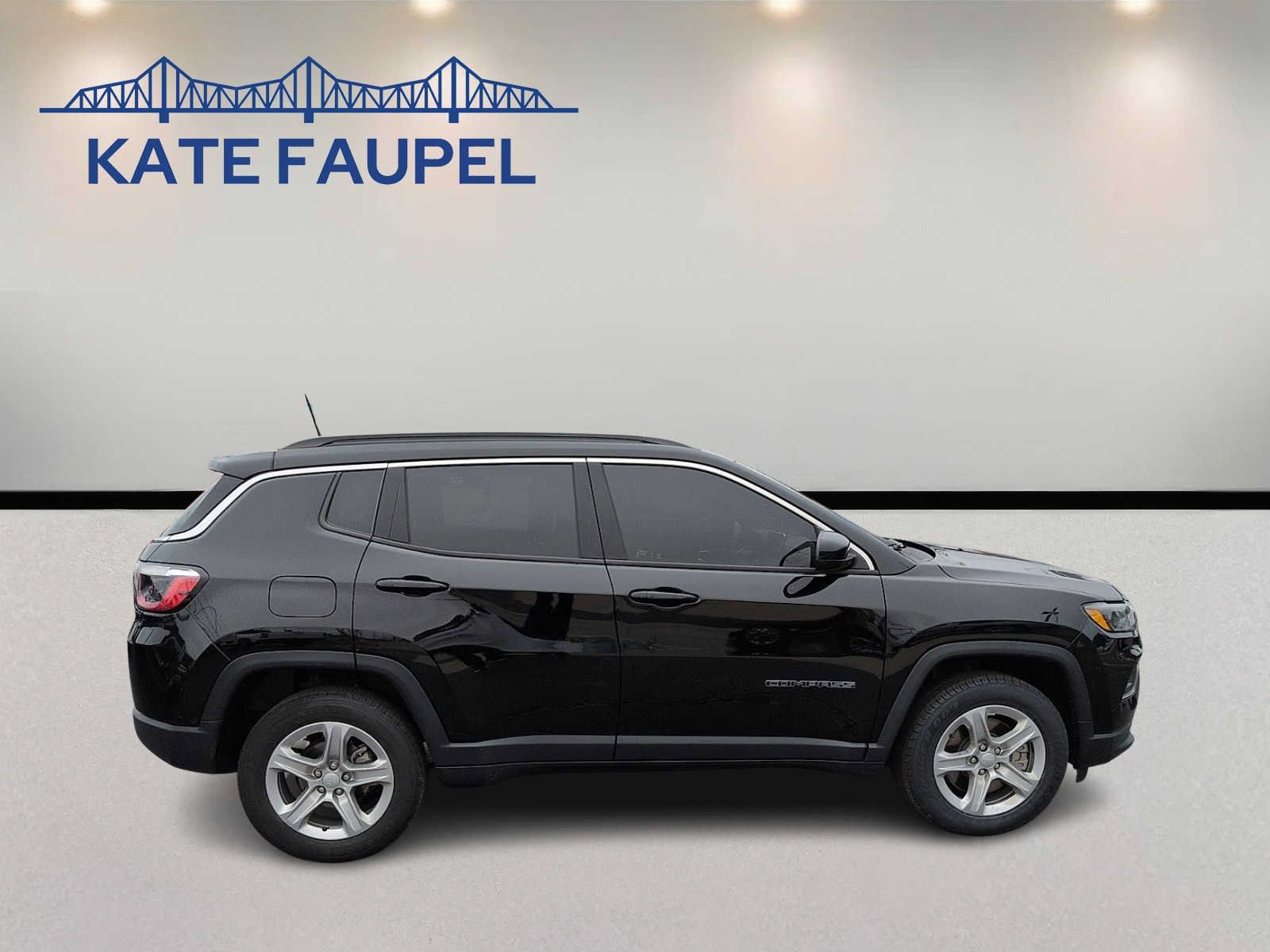 Used 2023 Jeep Compass Latitude w/ Convenience Group AWD/4WD image 8