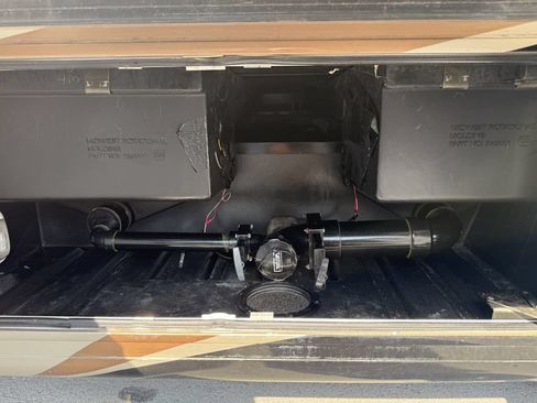 Used 2016 Ford F550 2WD Regular Cab Super Duty image 12