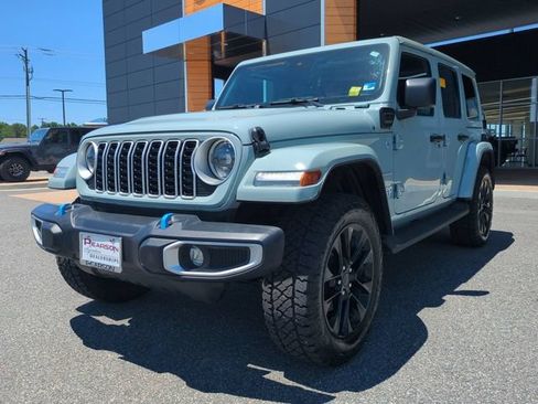 Used 2024 Jeep Wrangler Unlimited Sahara AWD/4WD image 8