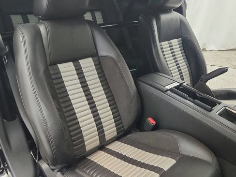 Used 2010 Ford Mustang Shelby GT500 RWD image 33