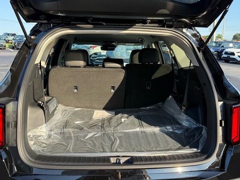 New 2025 Kia Sorento S image 12