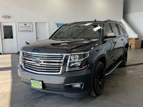 Used 2020 Chevrolet Suburban Premier AWD/4WD image 29