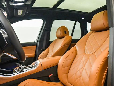 Used 2023 BMW X5 xDrive40i w/ M Sport Package image 19