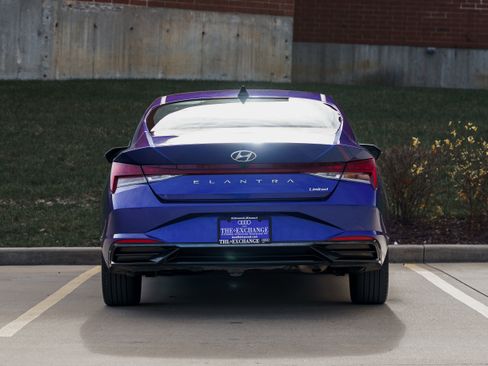 Used 2023 Hyundai Elantra Limited image 25