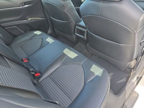 Used 2021 Toyota Camry SE image 11