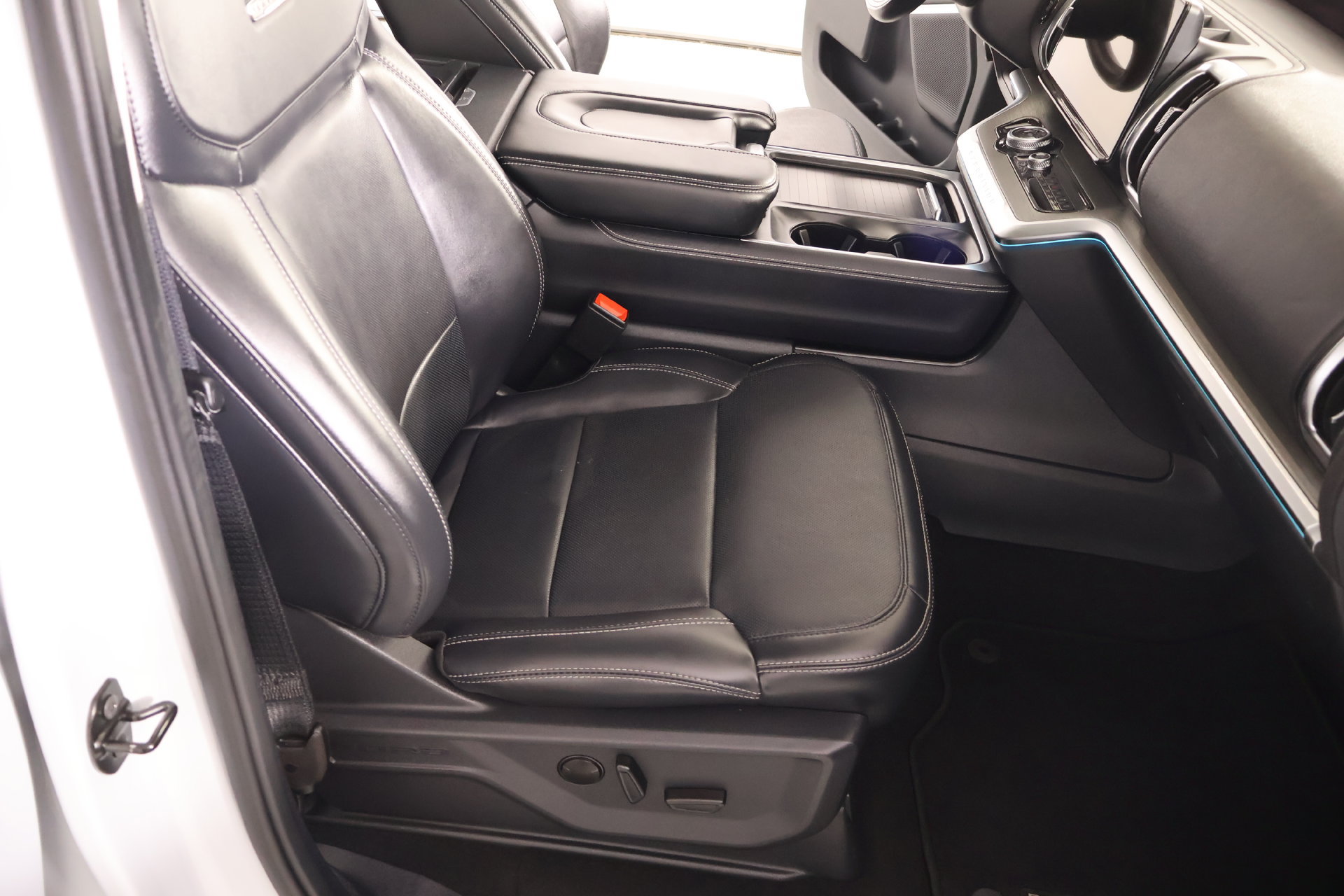 Used 2025 Ford Expedition Platinum AWD/4WD image 15