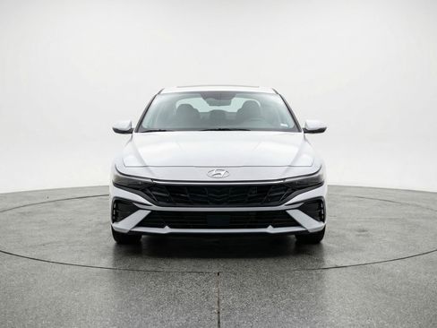 Used 2025 Hyundai Elantra SEL FWD image 2