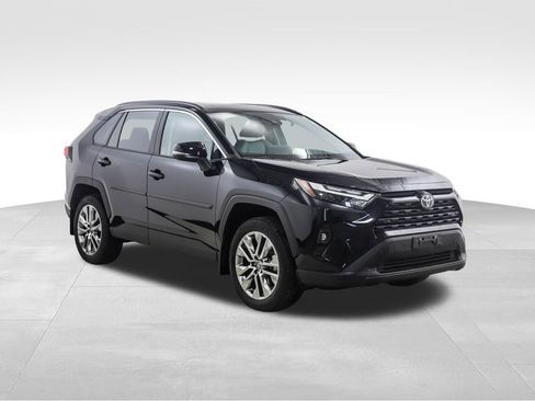 Used 2023 Toyota RAV4 XLE Premium image 7