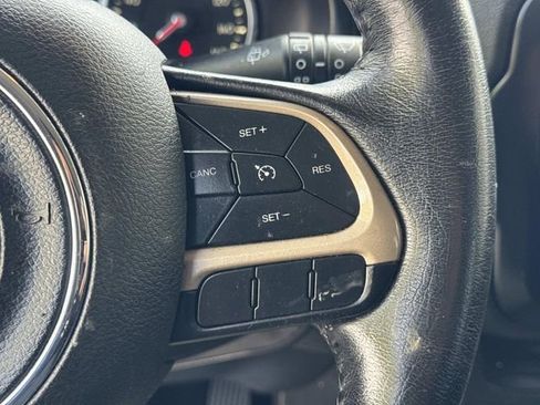 Used 2017 Jeep Renegade Latitude image 10