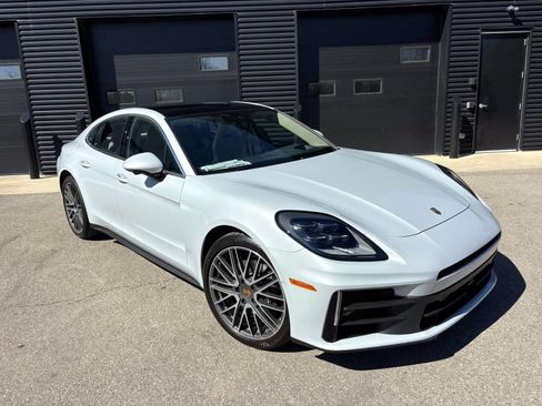 Used 2025 Porsche Panamera Base image 12