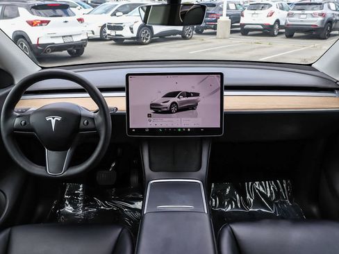 Used 2022 Tesla Model Y Long Range AWD/4WD image 13