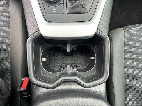 Used 2025 Toyota RAV4 LE AWD/4WD image 19