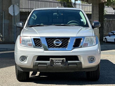 Used 2018 Nissan Frontier SV RWD image 5