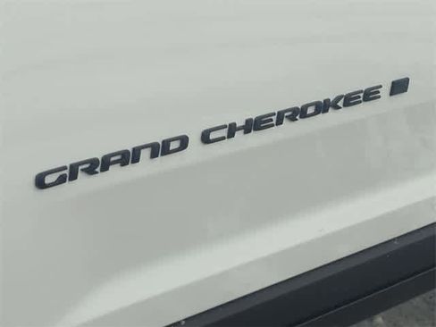 New 2025 Jeep Grand Cherokee Limited image 13