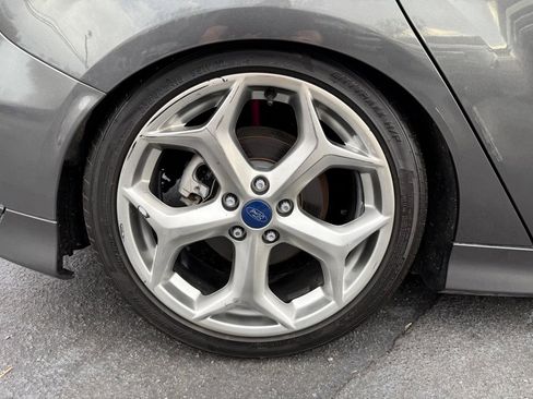 Used 2017 Ford Focus ST FWD image 28