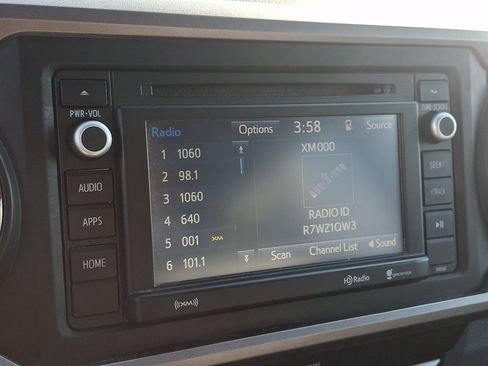 Used 2019 Toyota Tacoma SR5 AWD/4WD image 16