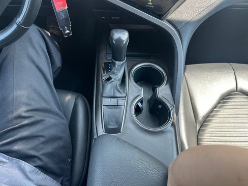 Used 2024 Toyota Camry SE FWD image 18