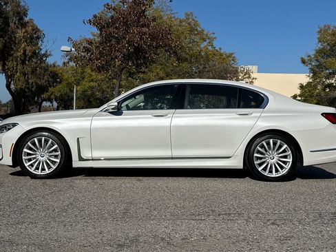 Used 2020 BMW 740i w/ Premium Package image 7