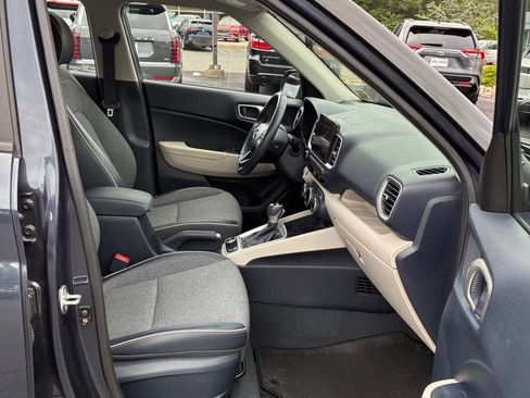 Used 2021 Hyundai Venue FWD image 20