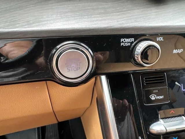 Used 2024 Kia Carnival EX FWD image 13