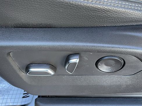 Used 2022 GMC Yukon XL Denali image 10